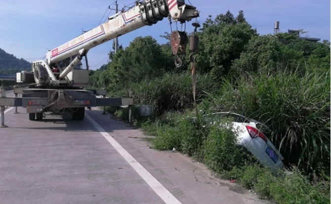 贡山重载吊车救援